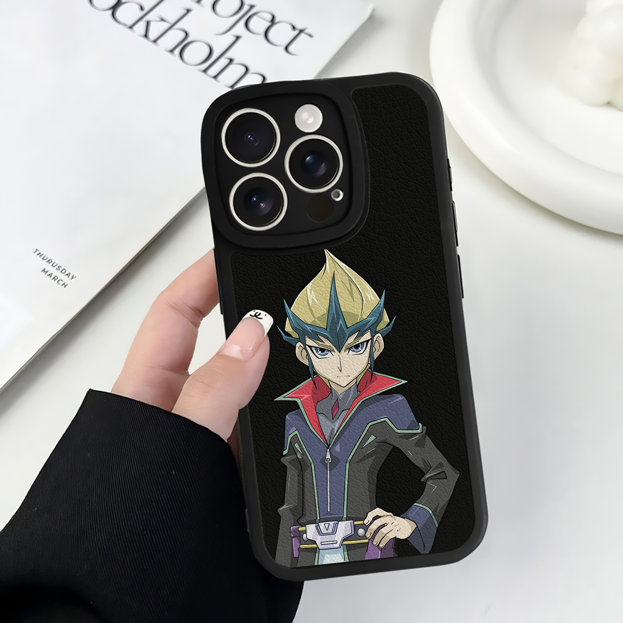 遊☆戯☆王 Yu-Gi-Oh! 【iPhone 16シリーズ対応】シリコンスマホケース（レザー調） 材質：シリコン